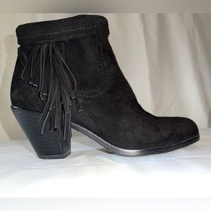 Sam Edelman Louie black suede fringe ankle bootie, size 7, has 2.5 inch heel